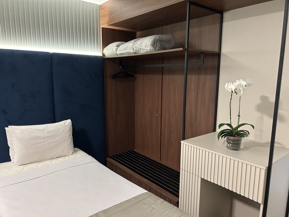 Deluxe Triple Room - Photo 13