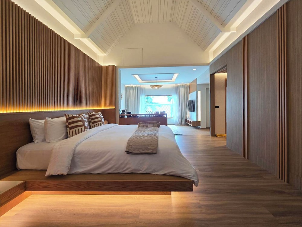 Family Beachfront Pool Villa - Photo 2