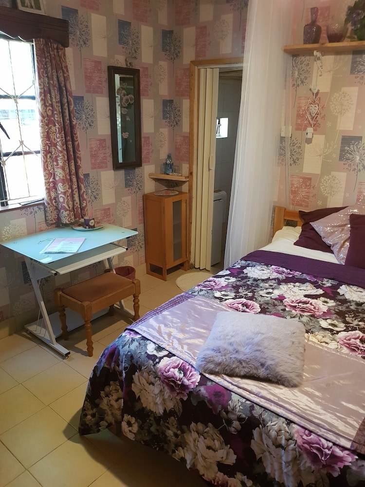 Deluxe Double Room, 1 Queen Bed, Garden View, Garden Area