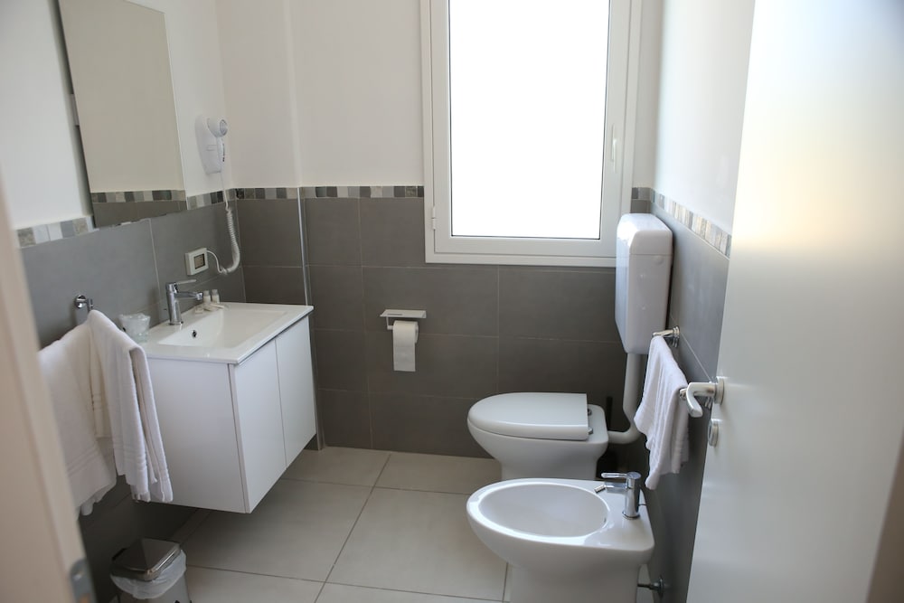 Deluxe Triple Room, Garden View - Photo 16