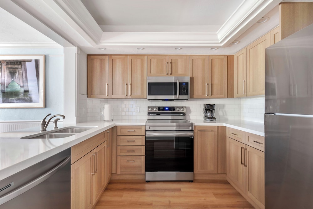 2 Bedroom King and 2 Twins Suite - Photo 4