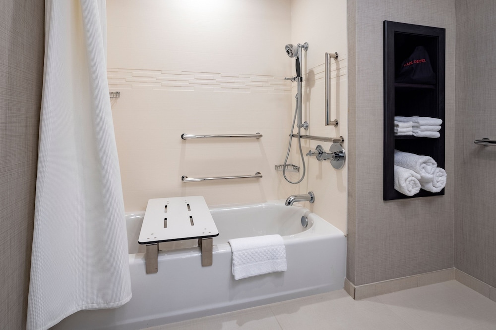 Suite, 1 Bedroom - Photo 3