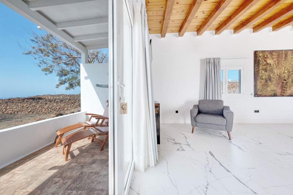 Deluxe Suite with Sea View
