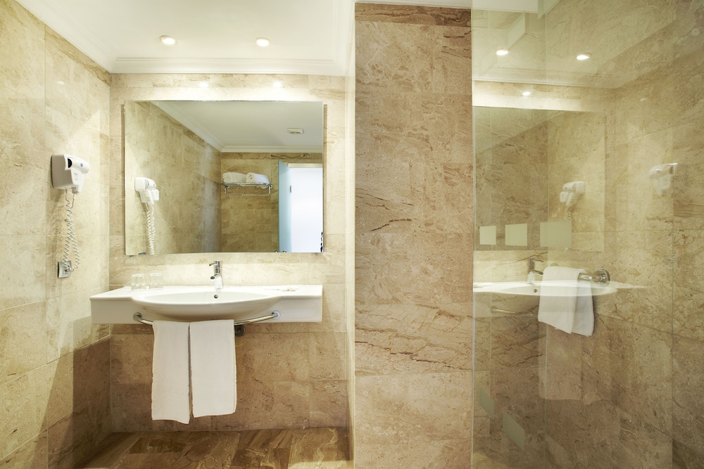 Habitación Doble de uso individual con balcón. Habitación Doble de uso individual con balcón.