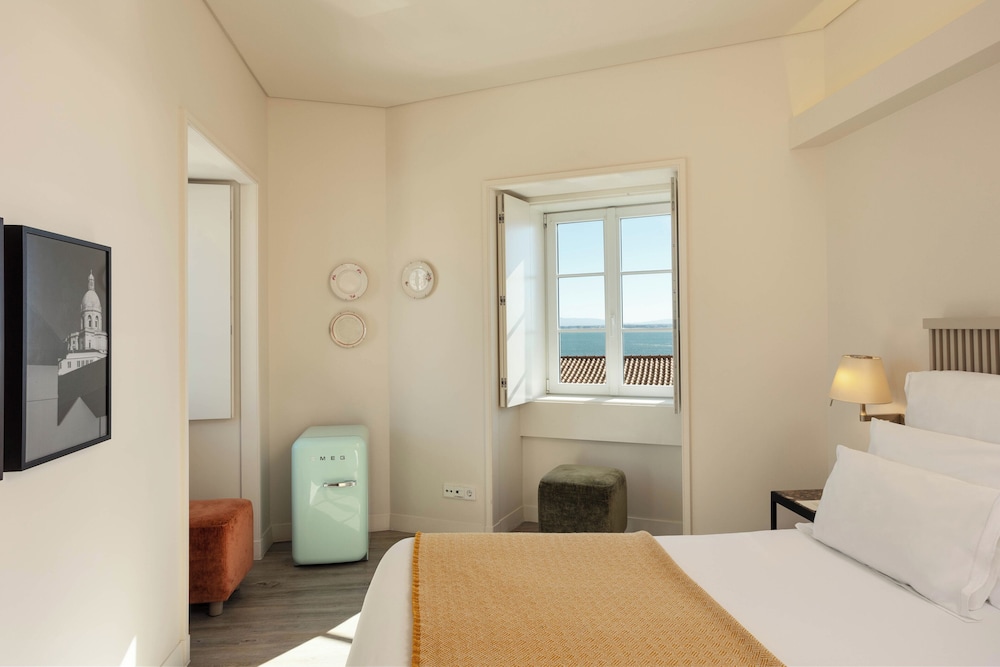Alfama Superior Room