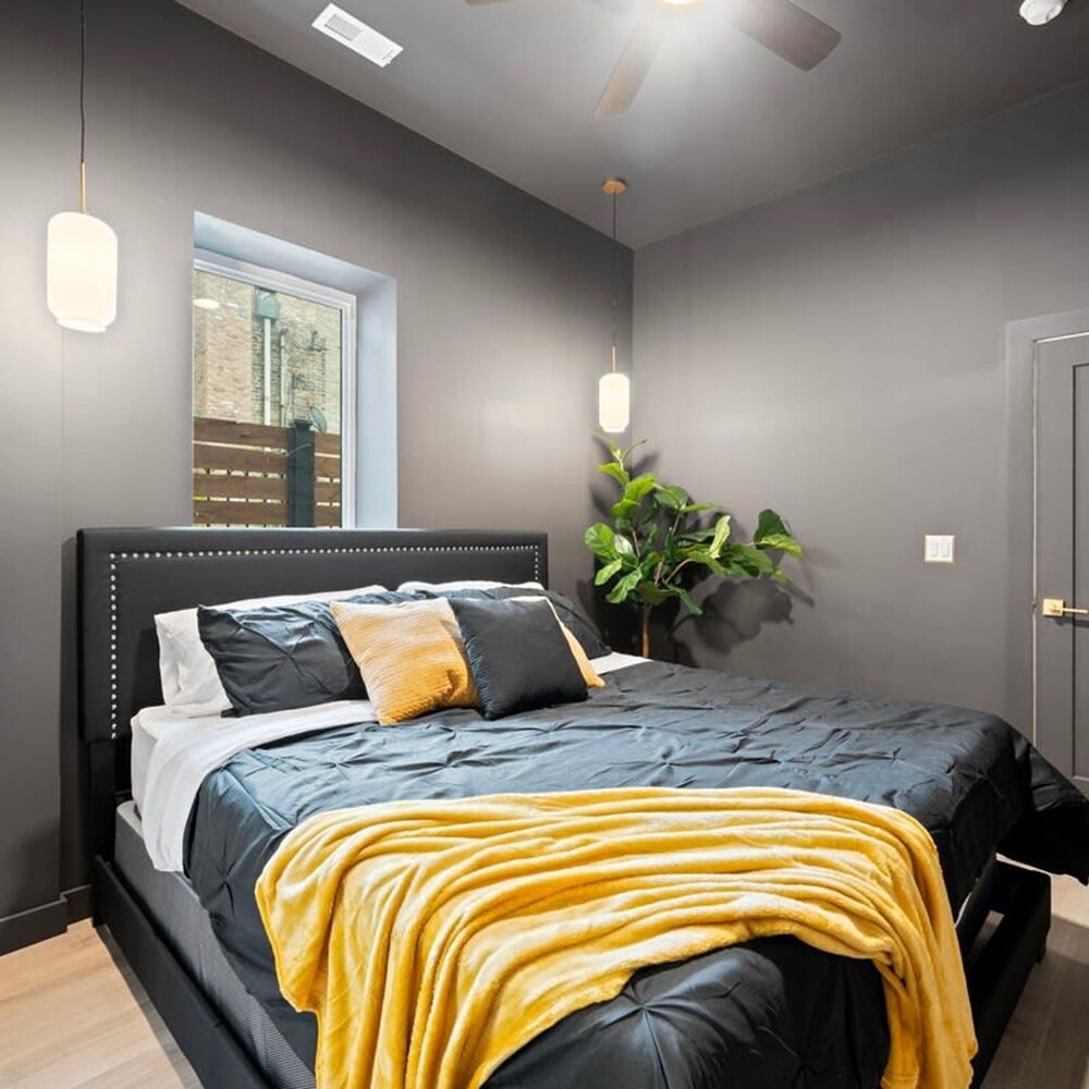 Chic 4-bedroom Haven Designer s Dream Home, Photo 31