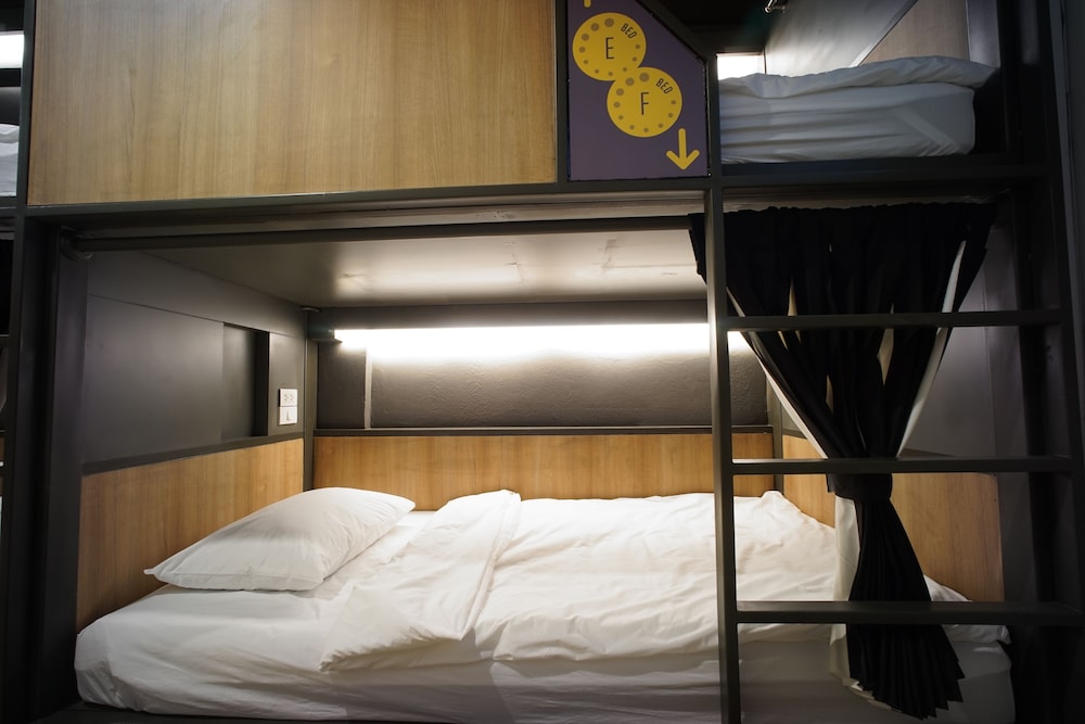 Bed in 4 Single Bed Dormitory Room photo 2