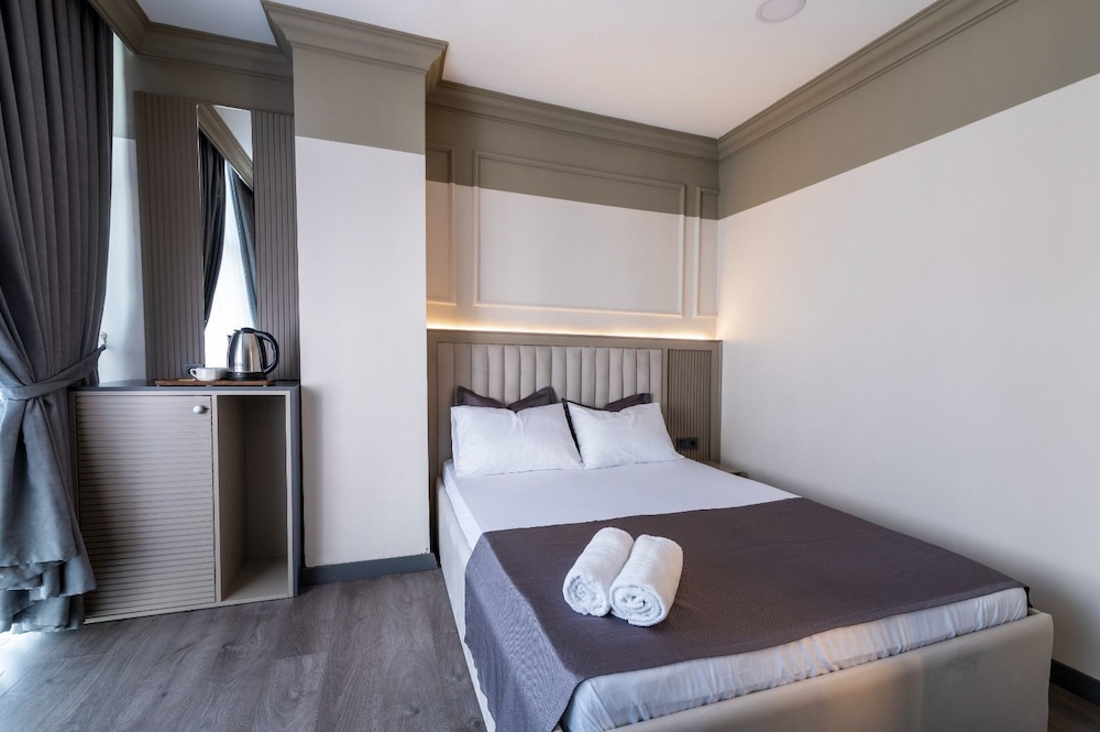 Standard Triple Room, City View photo 1