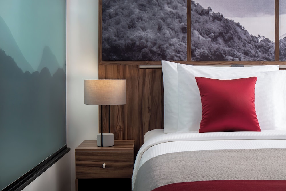 Deluxe Room, 1 King Bed, Mobility Accessible