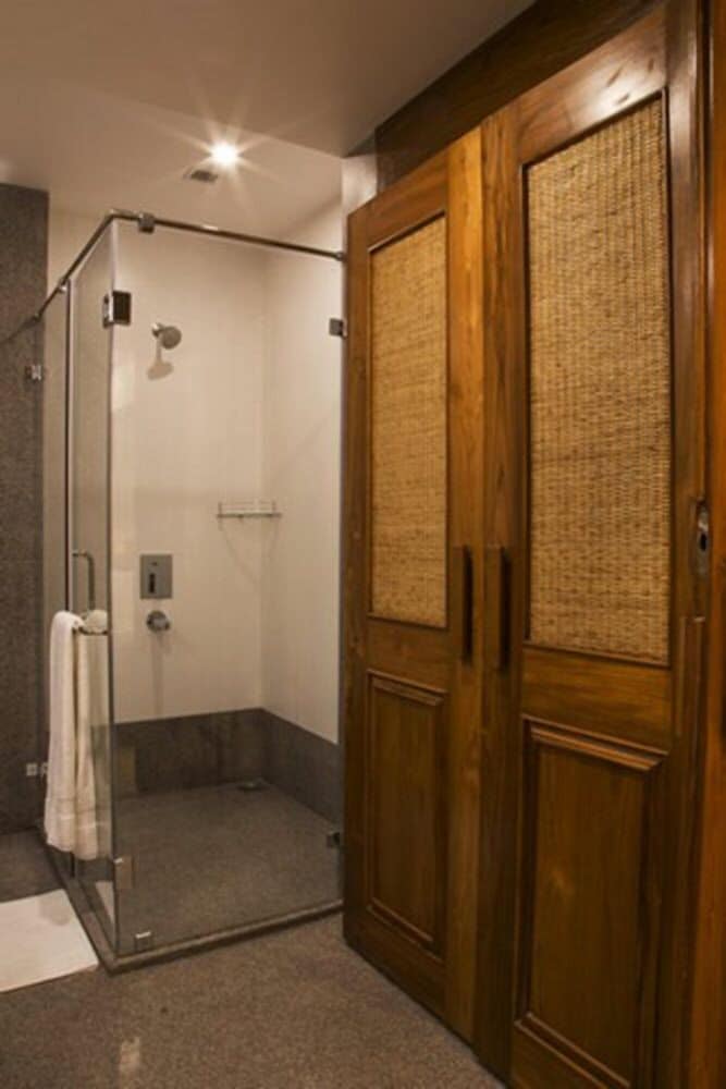 Suite - Photo 5