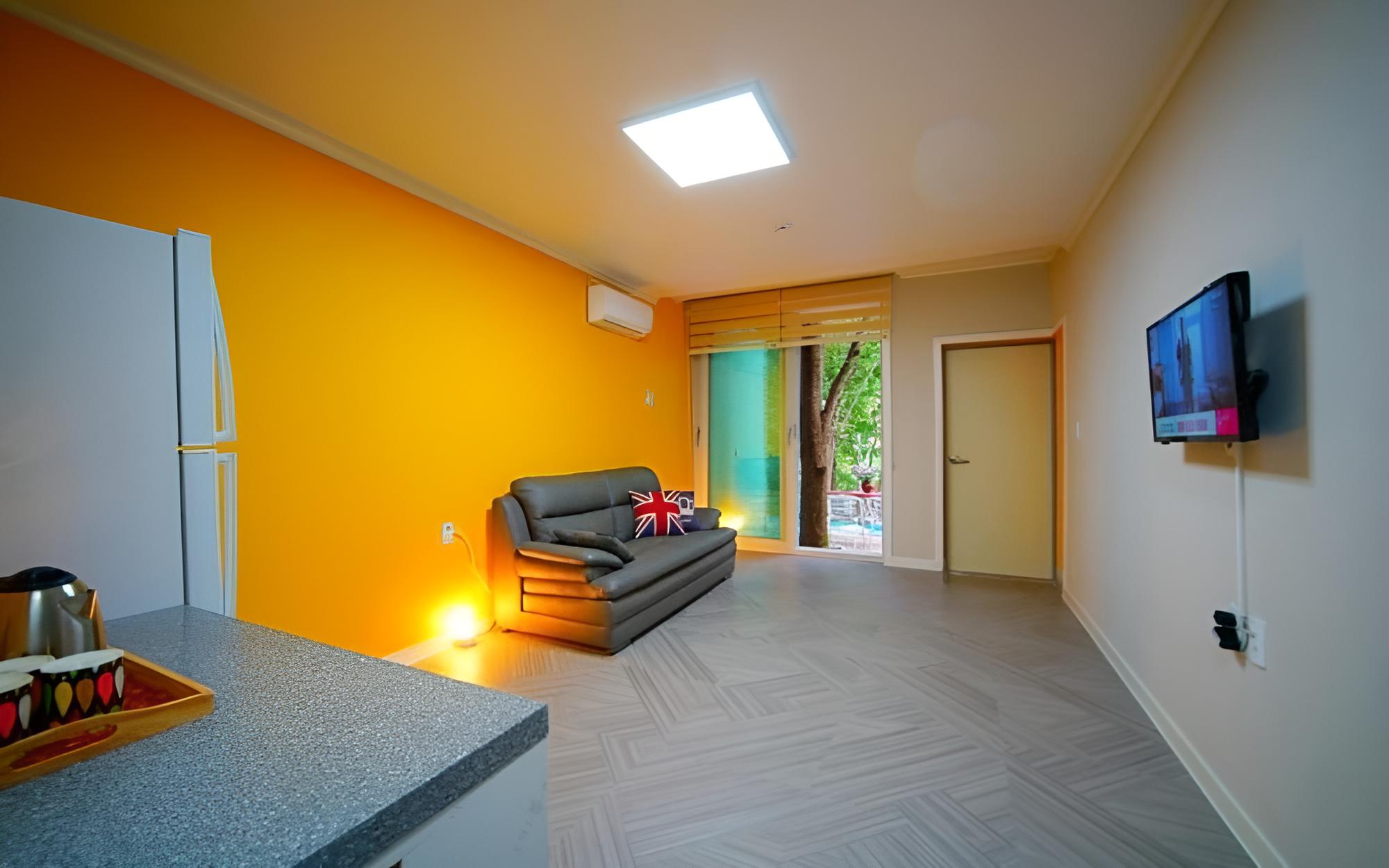 Room (A wing 102) photo 1