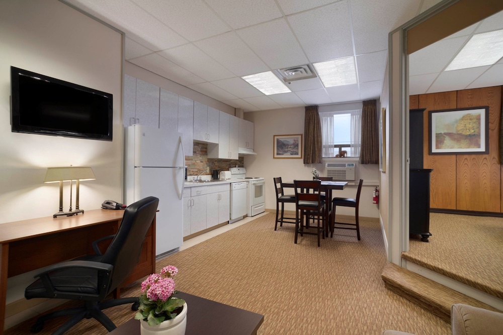 Suite, Multiple Beds, Non Smoking (Two Bedroom) - Photo 1