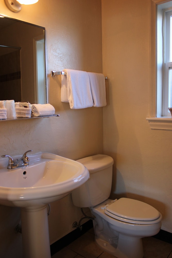 Comfort Suite, 1 King Bed photo 3