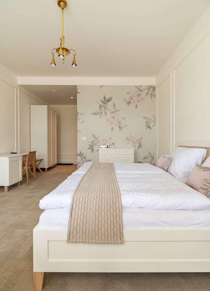 Superior Double Room (#4 - King) photo 2