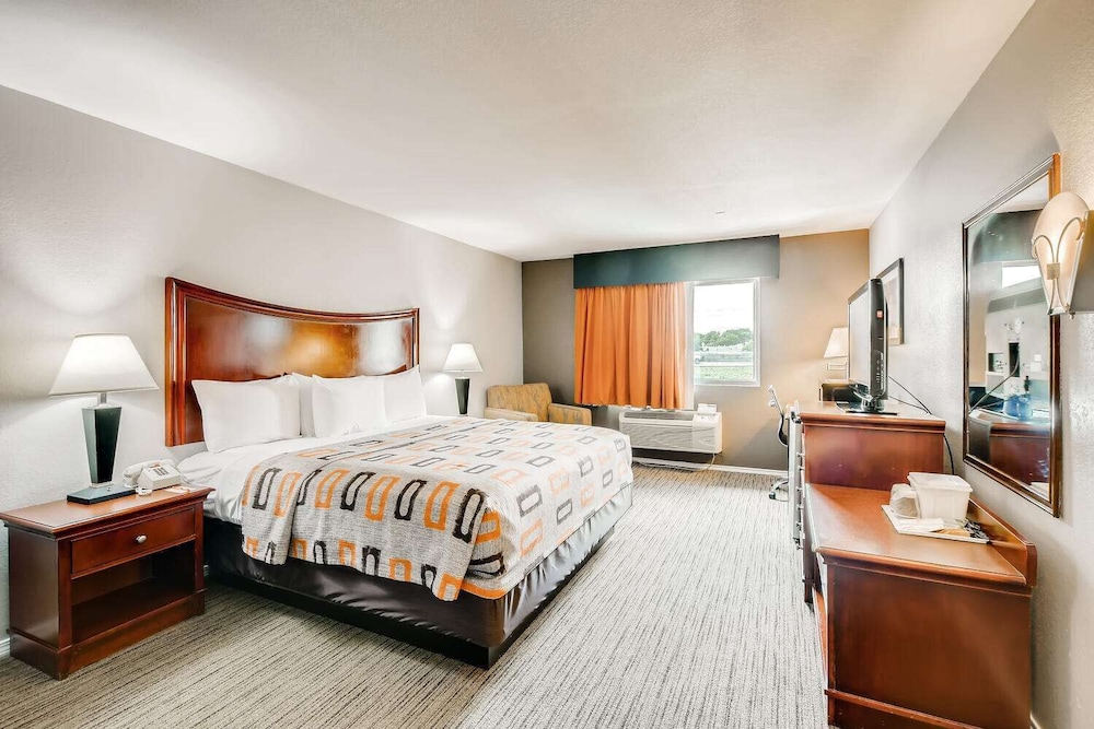 Standard Room, 1 King Bed - Photo 3