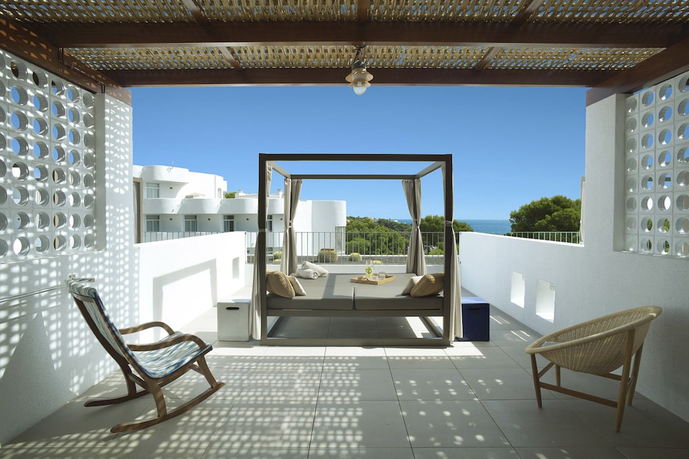 Junior Suite (includes private terrace upstairs)