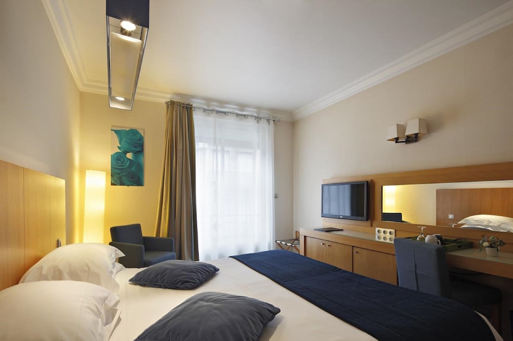 Deluxe Double Room thumbnail 5