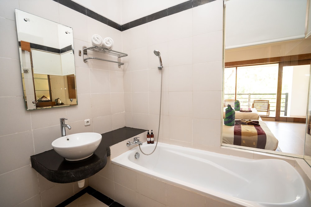 Deluxe Twin Room - Photo 8