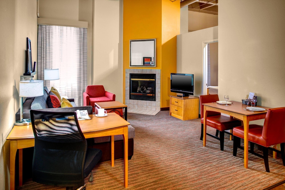 Suite, 1 Bedroom - Photo 1