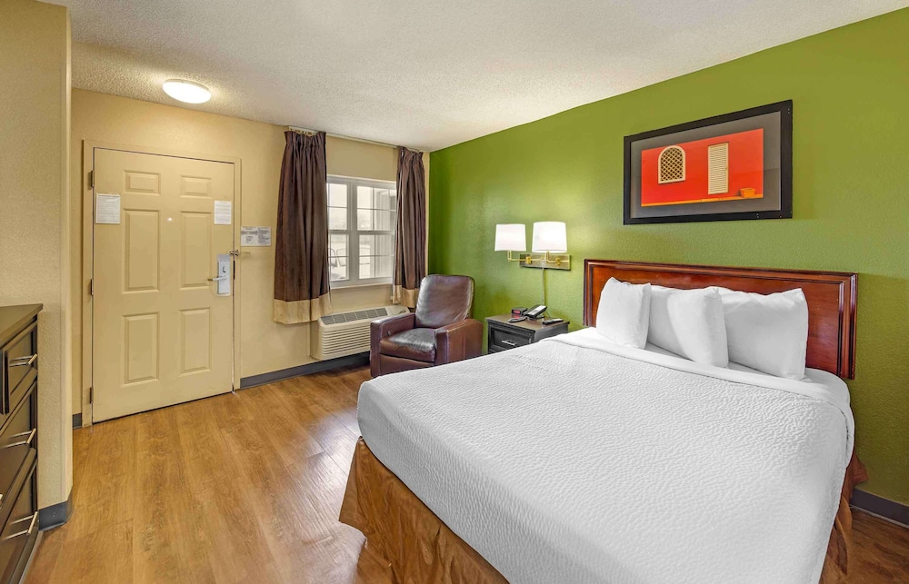 Studio, 1 Queen Bed, Non Smoking - Photo 1