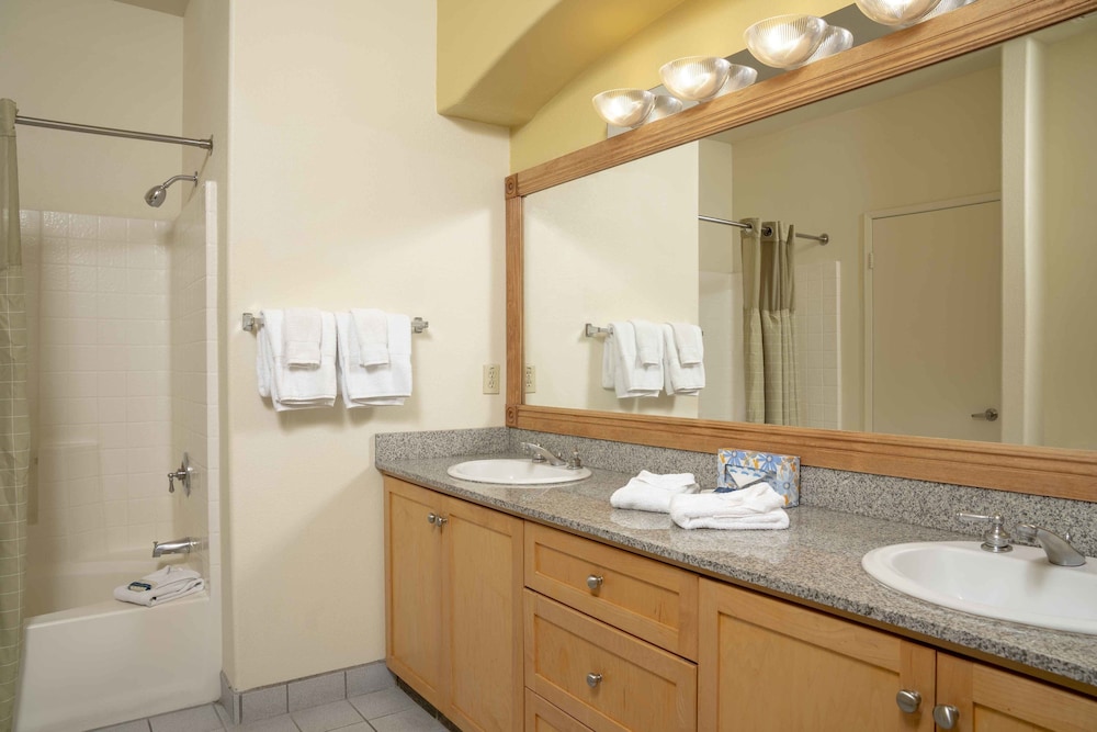 Room, 2 Bedrooms, 2 Bathrooms photo 3