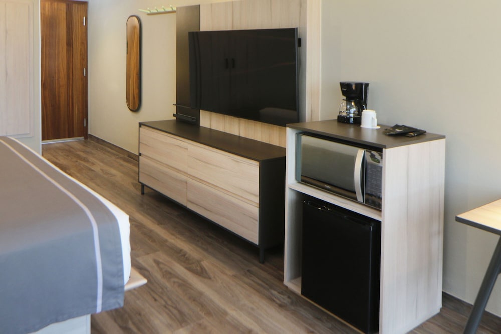 Suite, 1 Bedroom, Terrace - Photo 2