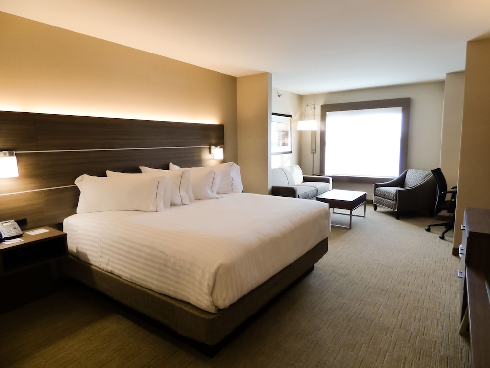 Deluxe Room, 1 King Bed with Sofa bed, Accessible (Communication Accessible) photo 3