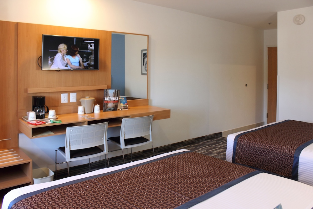 Standard Room, 2 Queen Beds - Photo 3