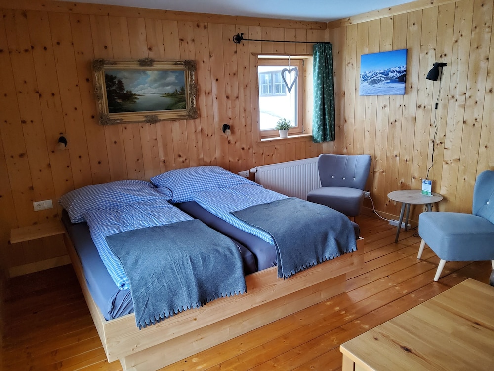 Classic Apartment, 1 Queen Bed, Slope side