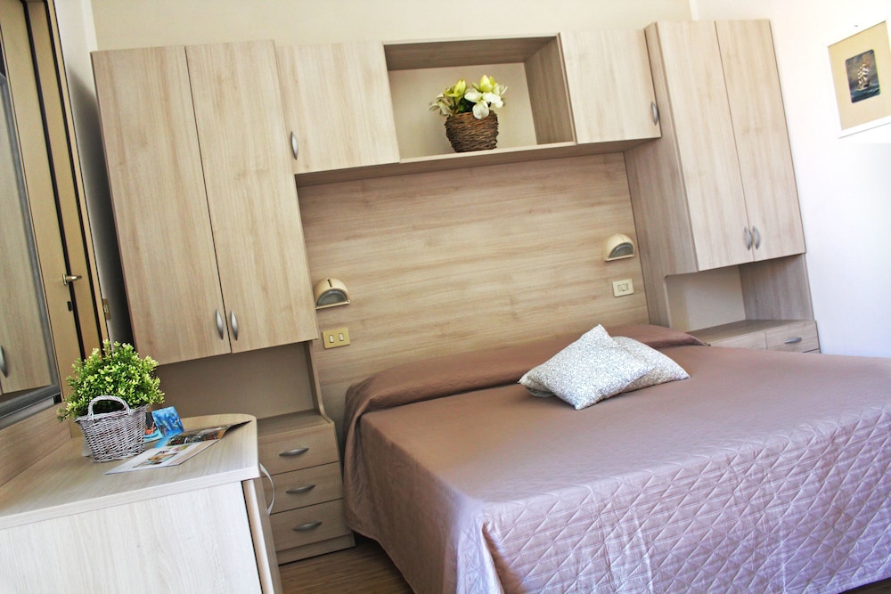 Double or Twin Room, Balcony, Sea View photo 2