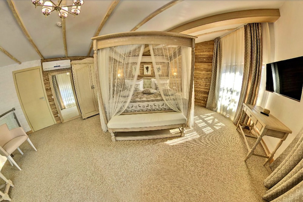 Honeymoon Suite photo 1