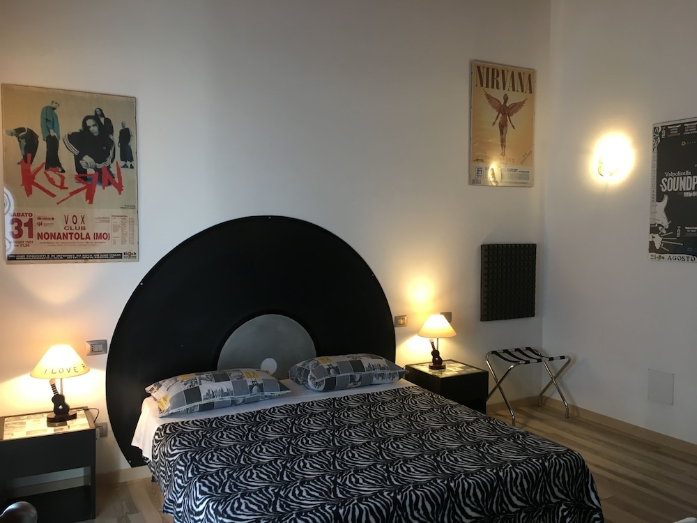 Double or Twin Room (Music) photo 1