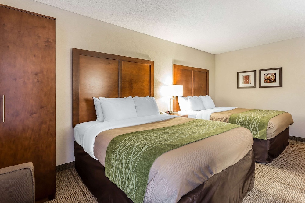 Standard Room, 2 Queen Beds, Non Smoking - Photo 5