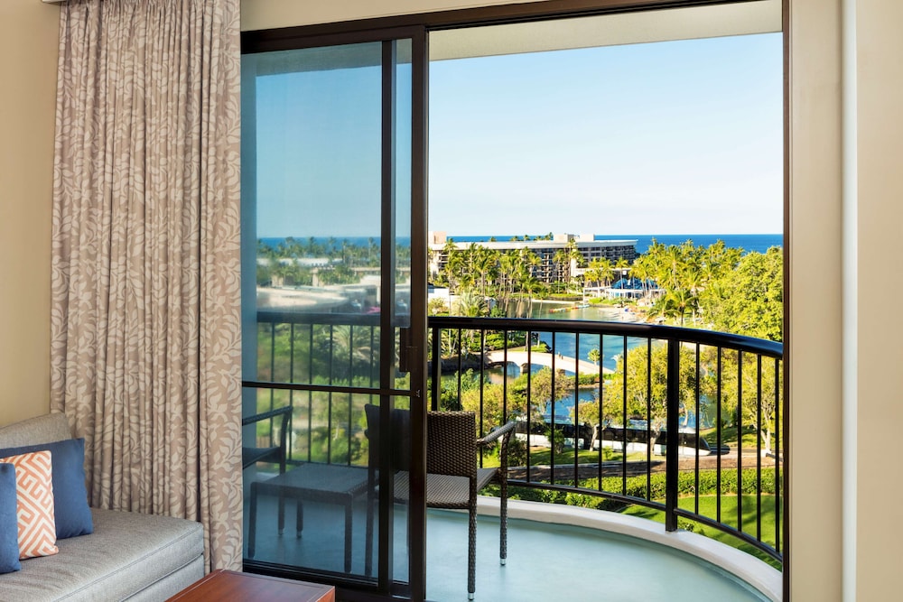 Palace Room, 1 King Bed, Ocean View (Accessible Tub, Hearing) thumbnail 6