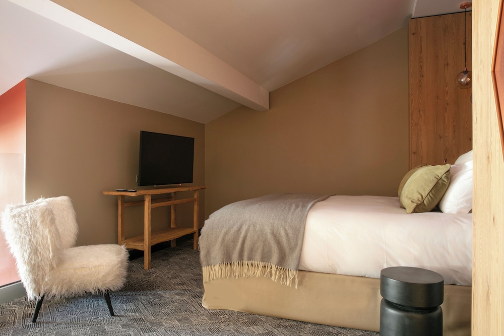 Suite, Multiple Beds, Mountain View, Mezzanine