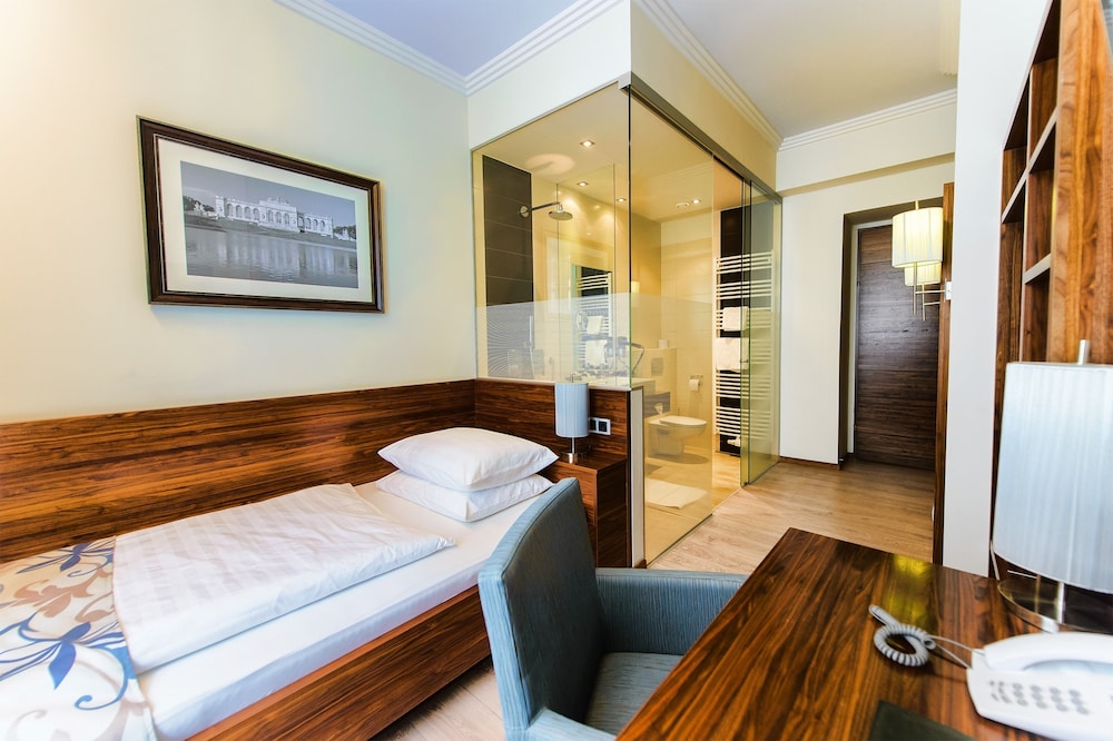 Deluxe Single Room