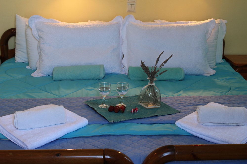 Comfort Studio Suite, 1 King Bed, Kitchen, Sea View photo 2