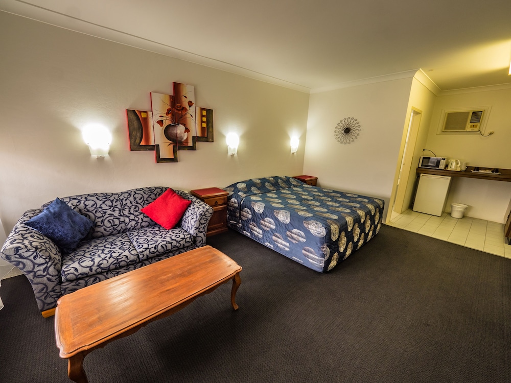 Premium Room, 1 King Bed, Mezzanine photo 1