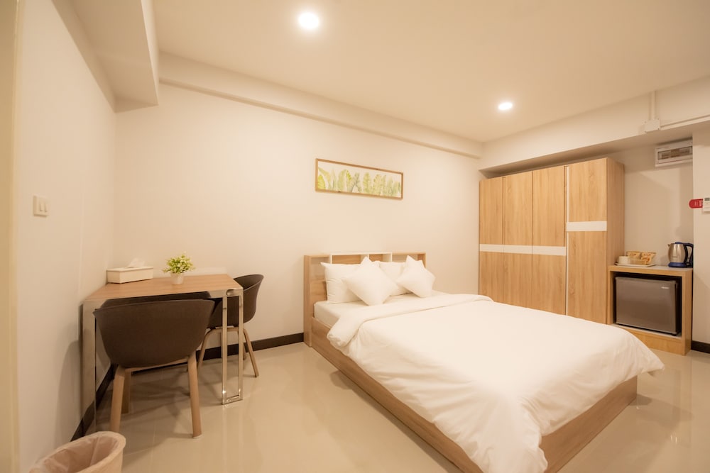 Economy Double Room, 1 Queen Bed photo 2