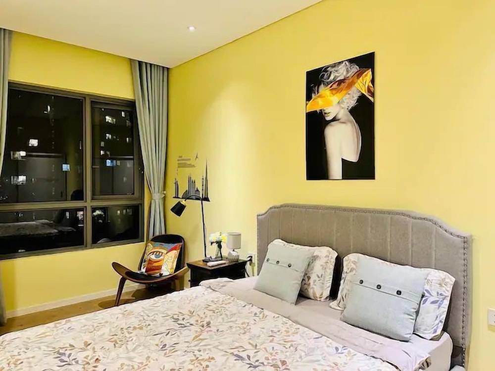Basic Apartment, Balcony, City View