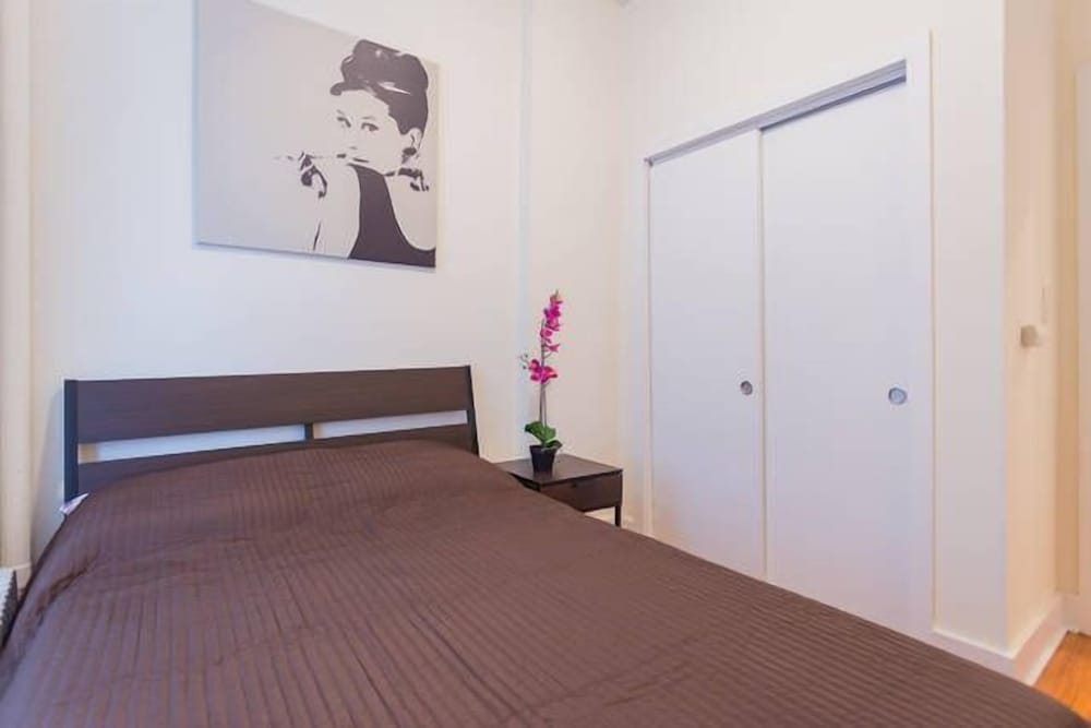 Comfort Apartment, 1 Queen Bed with Sofa bed, City View photo 3