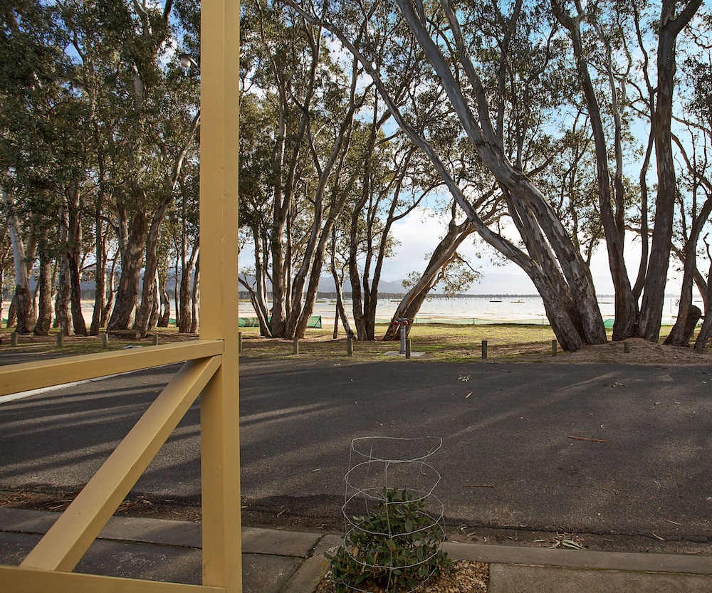 Deluxe Cabin, 2 Bedrooms, Lakeside photo 1