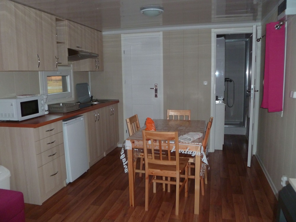 Mobile Home, 2 Bedrooms - Photo 15