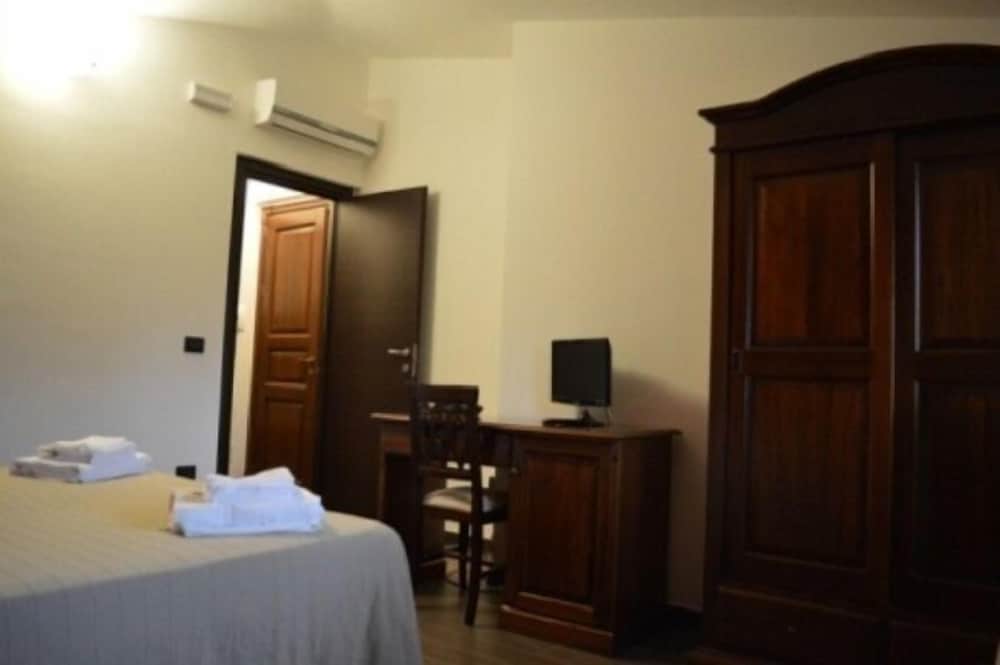 Exclusive Triple Room, Multiple Beds photo 3
