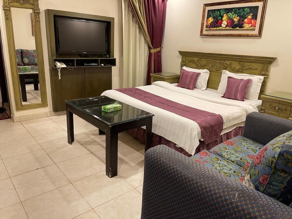 Deluxe Suite, City View