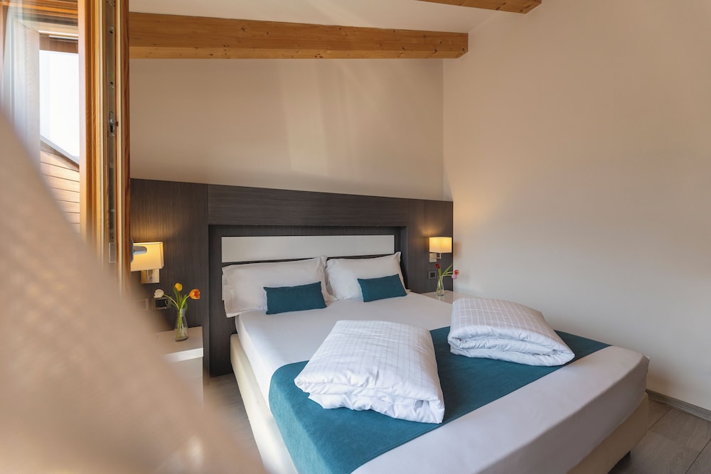 Superior Double Room with Jacuzzi ,SPA Access photo 3