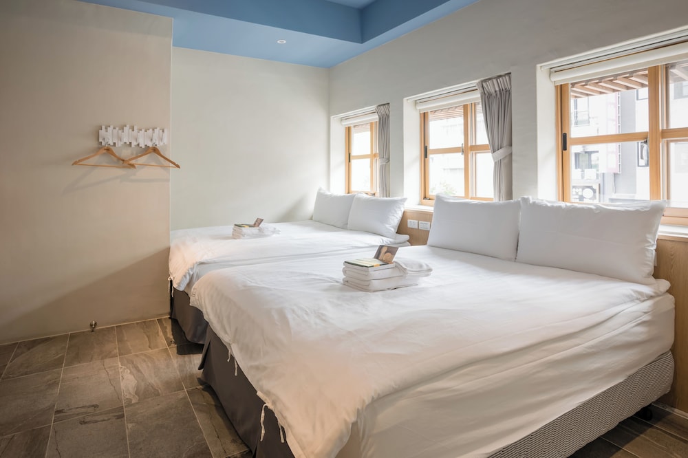 Standard Quadruple Room - Photo 17