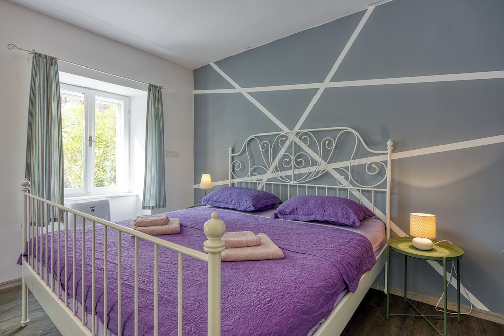 Family Studio (Violet Studio Apartment)
