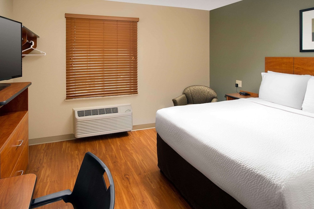 Standard Room, 1 Queen Bed with Sofa bed, Non Smoking (1 Person Sofa Bed) photo 1