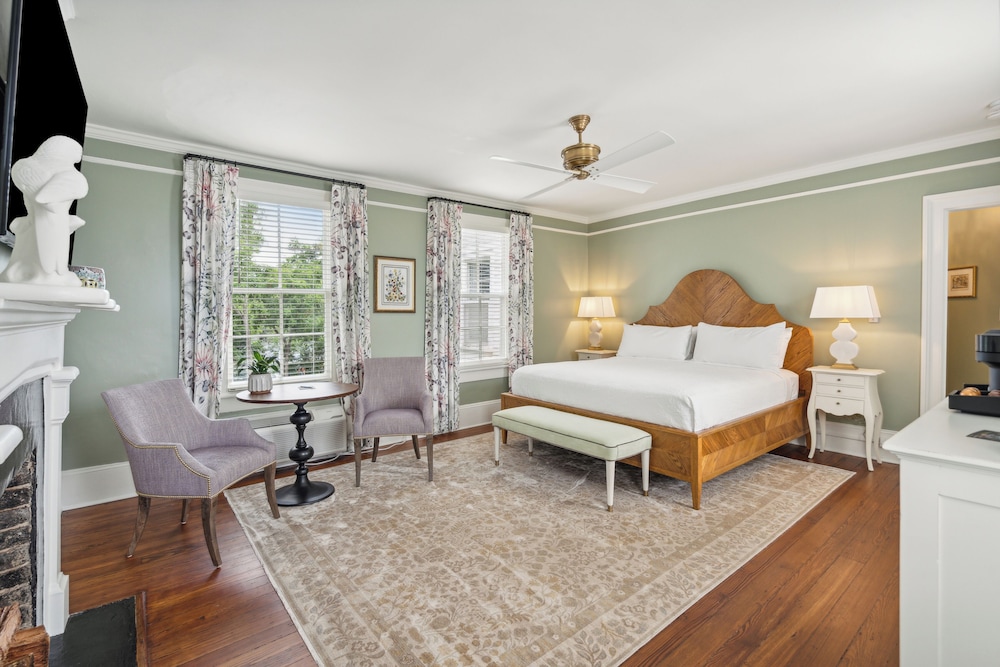 Premium Room, 1 Queen Bed, Bay View (Not Pet Friendly)